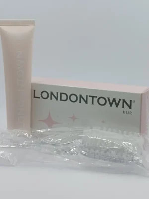 LONDONTOWN kur Mani Bright Nail Scrub Peeling na nehty s kartáčkem POŠKOZENÝ OBAL 45 ml Cenová Bomba