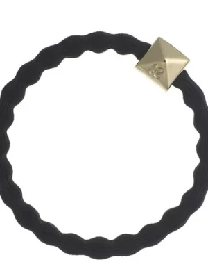 By Eloise London Gold Pyramid Stud Black . Akce