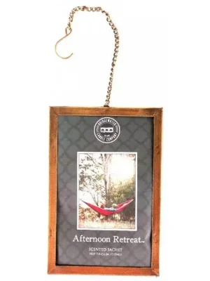 Doprava Zdarma Bridgewater candle company Kovový rámeček na vonné sáčky se závěsem zlatý 17,5×12 cm